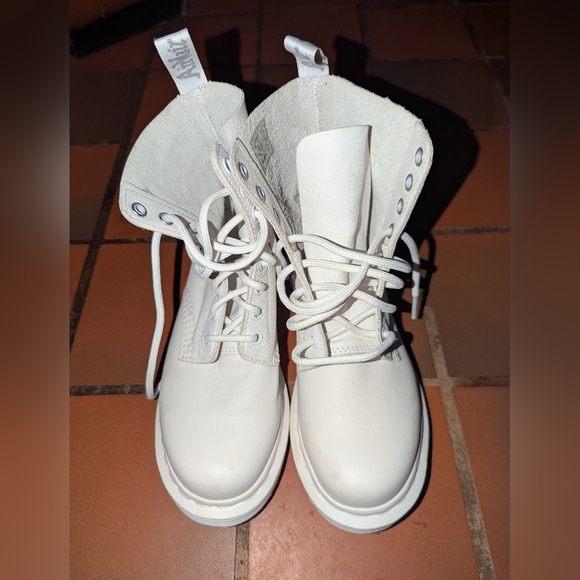Dr. Martens Shoes - Dr. Martin Boots White Leather NWOT